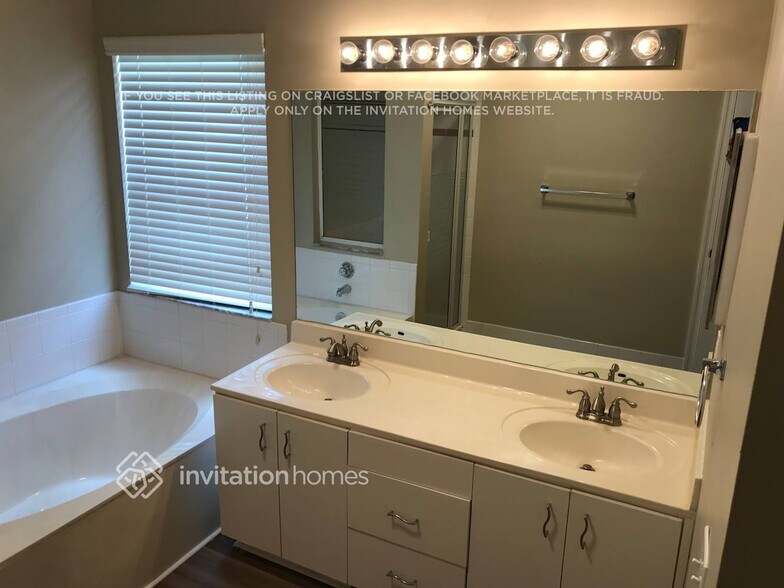 Building Photo - 11205 Sunview Way