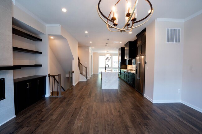 Building Photo - Luxury Reston Rental