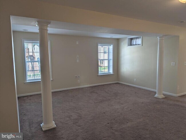 Building Photo - 9537 Evergreen Circle