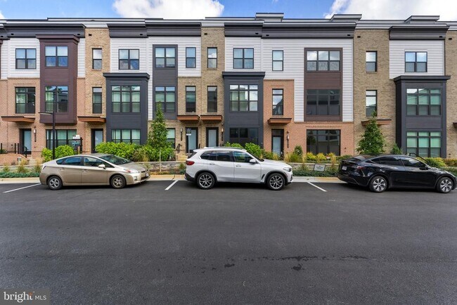 Building Photo - 2013 Tysons Ridgeline Rd