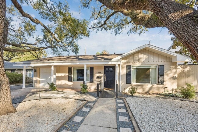 Building Photo - 2619 Eastgrove Ln