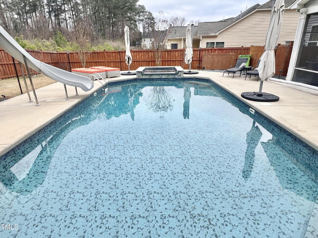 Building Photo - Unique opportunity -- with POOL!