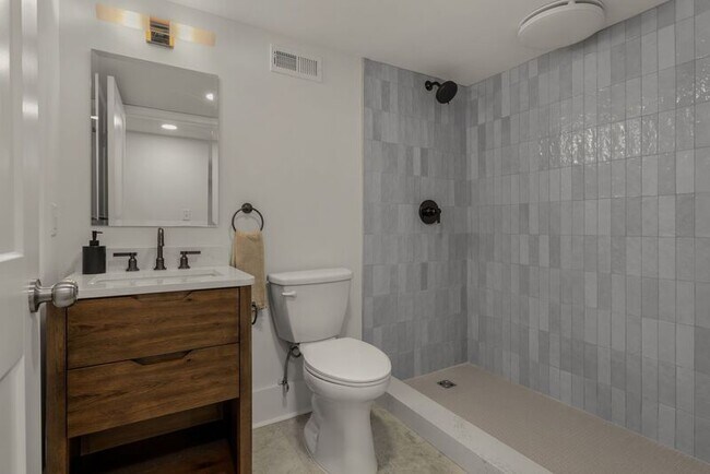 Building Photo - 1326 Ardee Ave