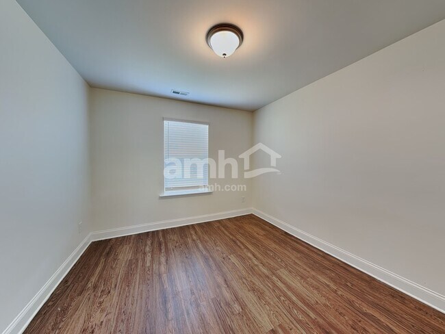 Building Photo - 112 Pullen Dr