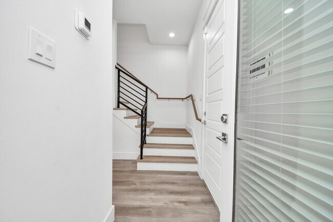 Building Photo - 5402 Margarita St