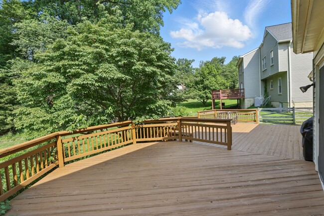 Building Photo - 14720 Peachwood Dr
