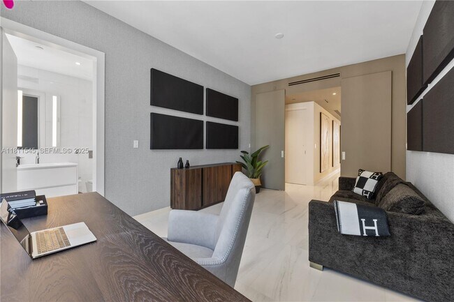 Building Photo - 300 Biscayne Blvd Way