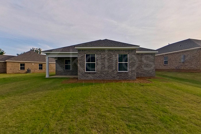 Building Photo - 661 June St