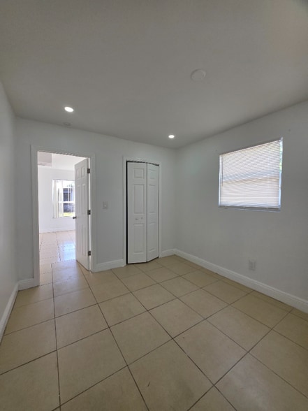 Building Photo - 681 SW 29th Terrace