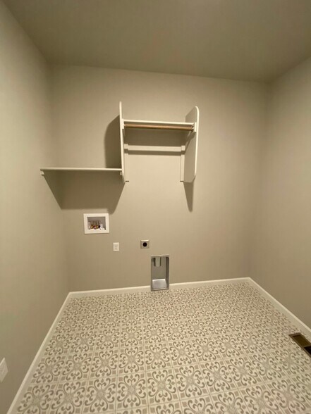 Building Photo - 6526 Miro Ln