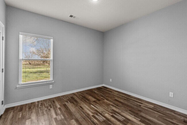 Building Photo - 412 N Wickham St