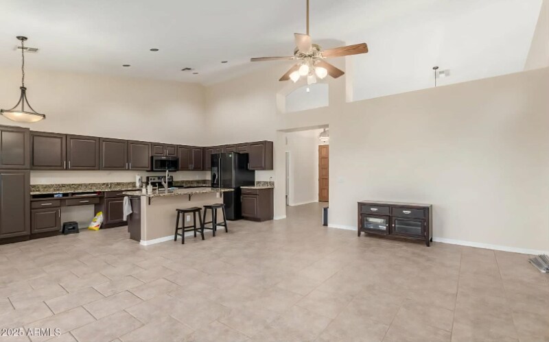 Building Photo - 278 E Sagebrush St