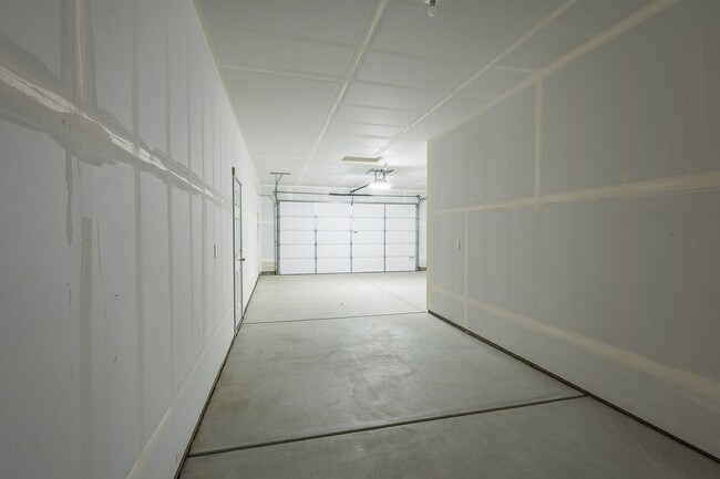 Building Photo - Brand New 3 bed 2.5 bath with flex room No...