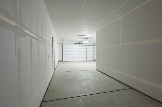 Building Photo - Brand New 3 bed 2.5 bath with flex room North Meridian