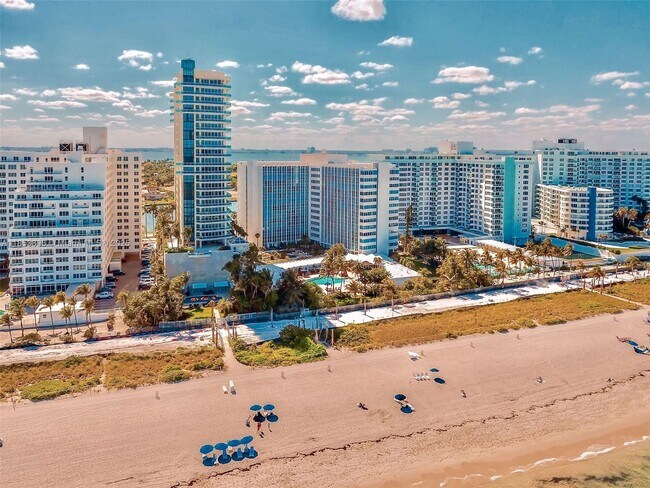 Building Photo - 5055 Collins Ave