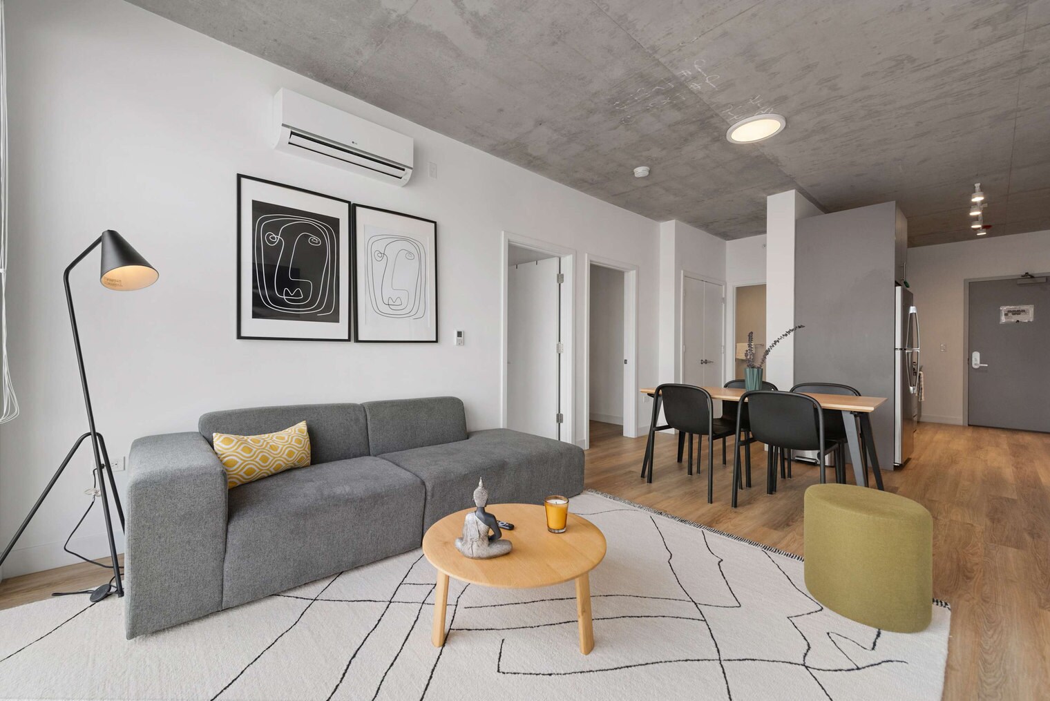 Building Photo - 853 W Blackhawk St