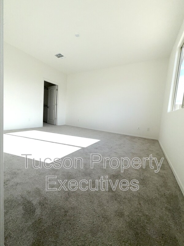 Building Photo - 9329 N Peridot Vis Ave