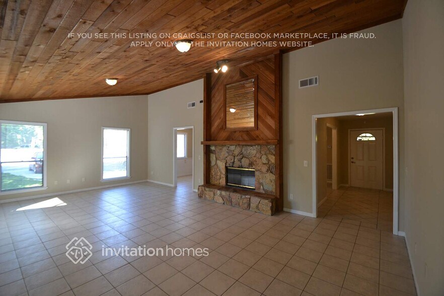 Building Photo - 10005 Albyar Ave