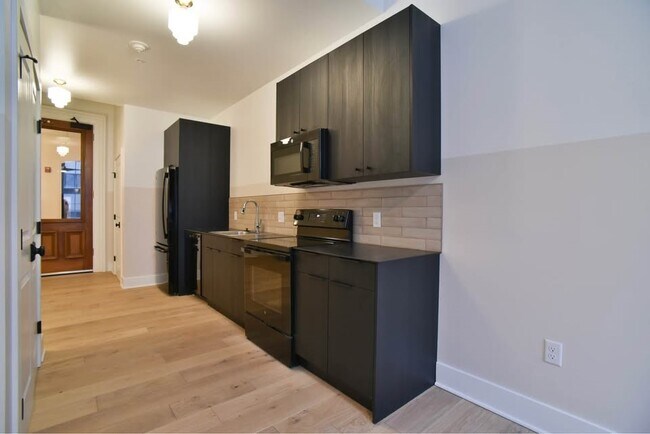 Building Photo - 30 W Broad St