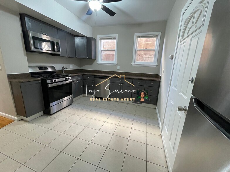 Building Photo - 68 Bellevue St