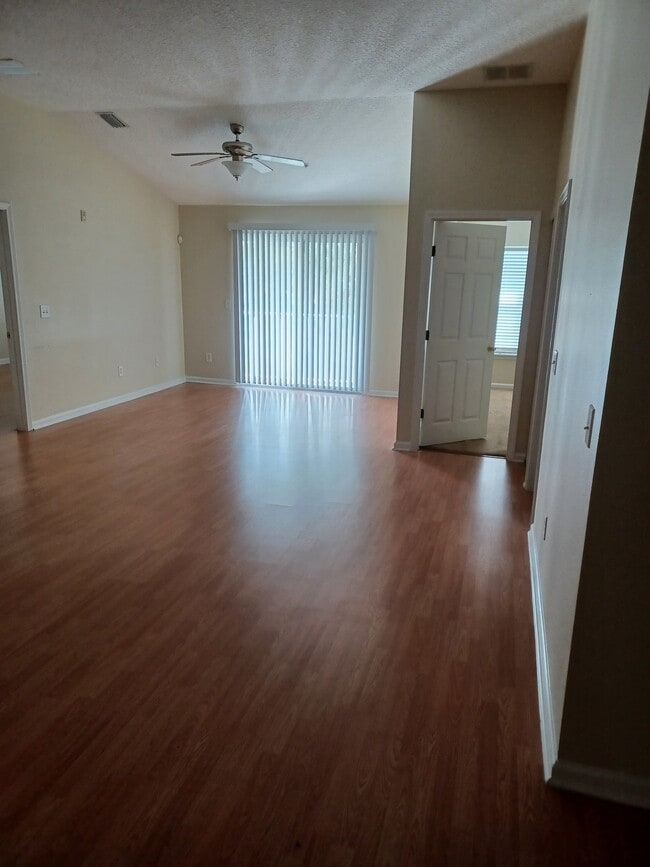 Building Photo - "Beautifully Updated 2/2 Condo in Gated Southside Neighborhood!"