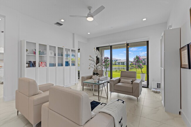 Building Photo - 12884 Wingspan Ct