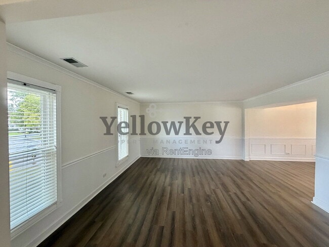 Building Photo - 728 Buffalo Cir