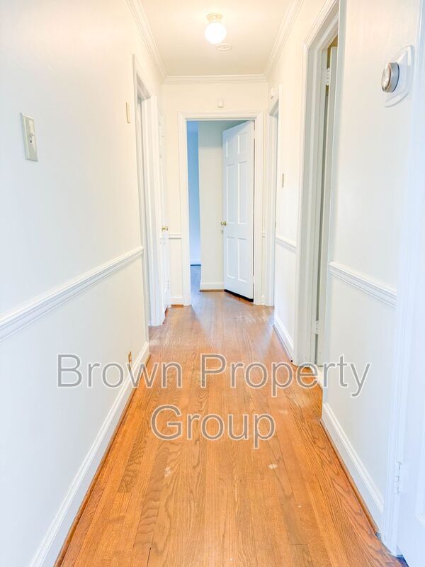 Building Photo - 2522 Mirror Lake Dr