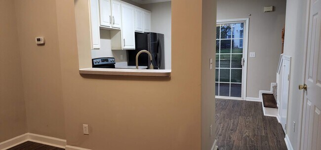 Building Photo - 2222 Valley Haven Dr