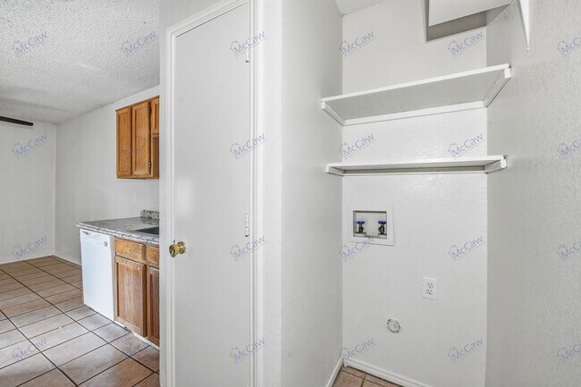 Building Photo - 10259 Aurora Dr