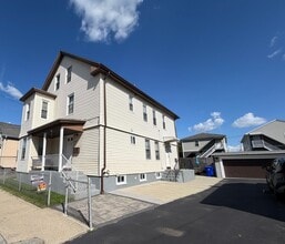 Building Photo - 49 Ivy St