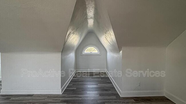 Building Photo - 3811 Chatham Cir