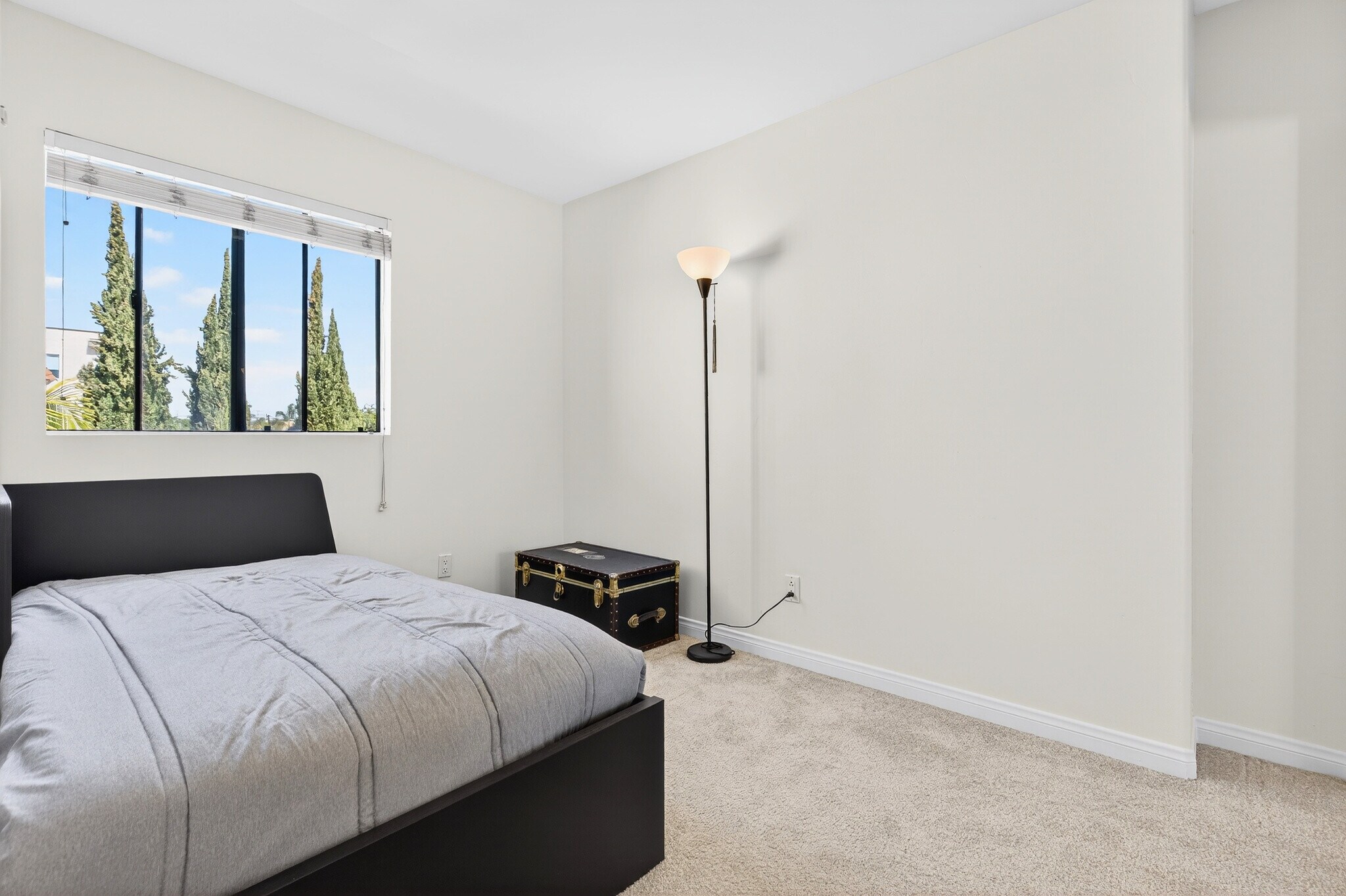 Building Photo - 4046 Iowa St