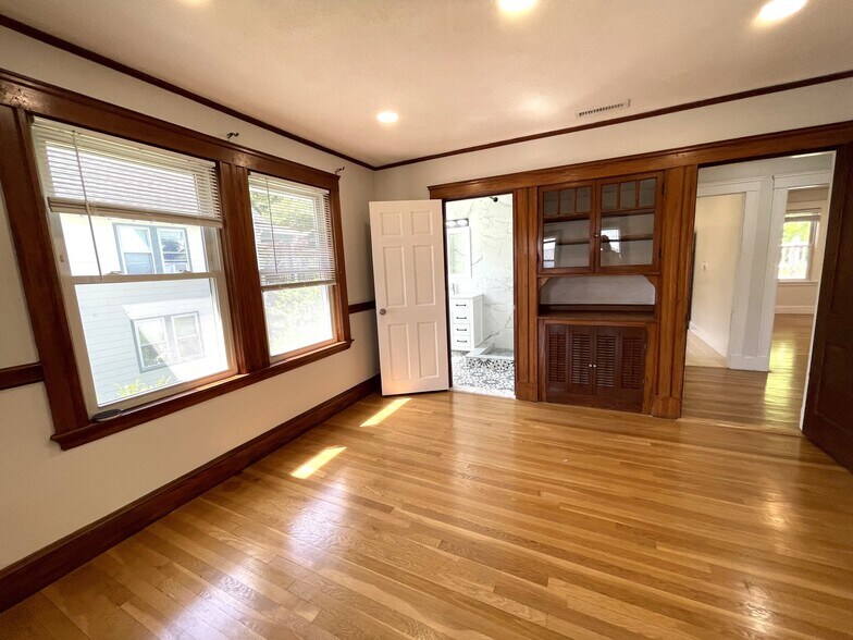 Building Photo - 56 Edgecliff Rd