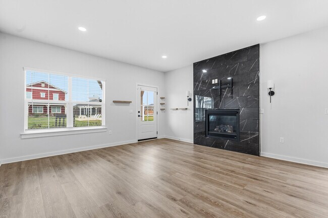 Building Photo - 10928 Norwich Ave