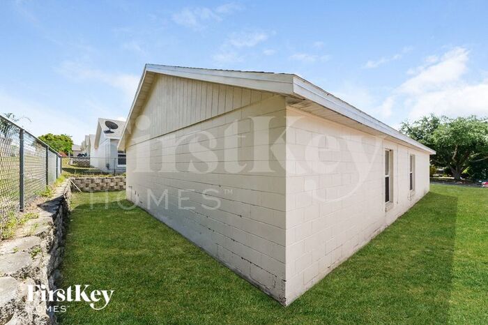 Building Photo - 7547 Groveoak Dr