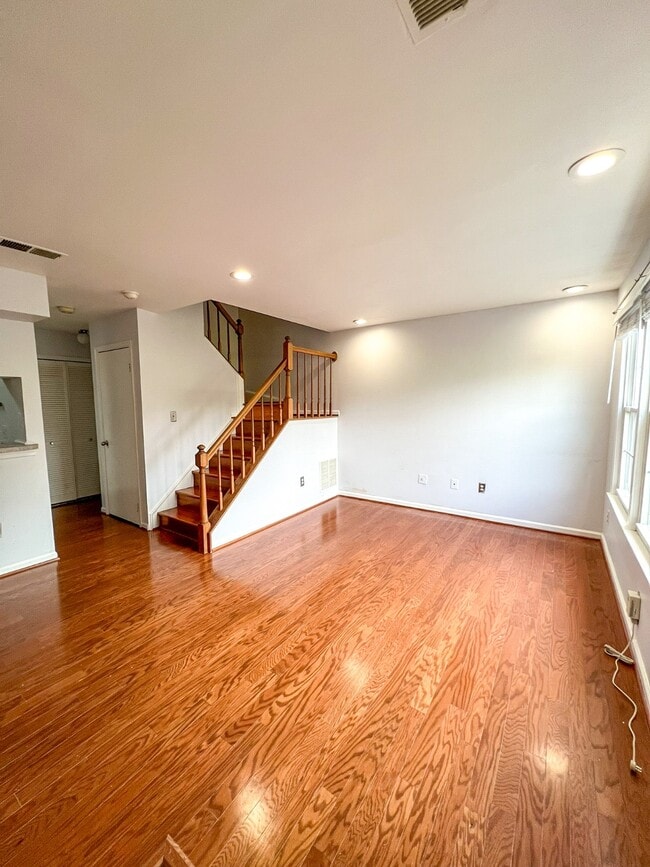 Building Photo - 14425 Gringsby Ct