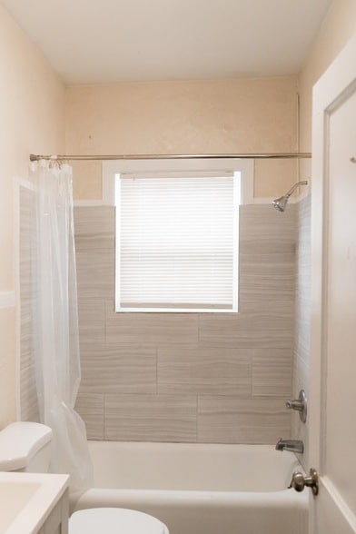 Building Photo - 515 N Monroe St