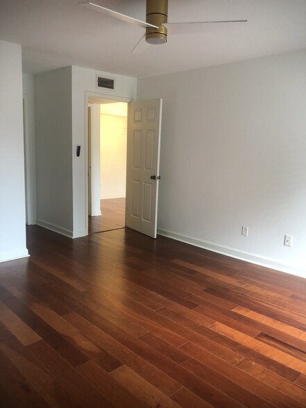 Master Bed Looking toward entry - 3300 Pebblebrook Dr