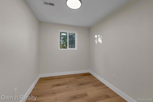 Building Photo - 4316 Lakewood St