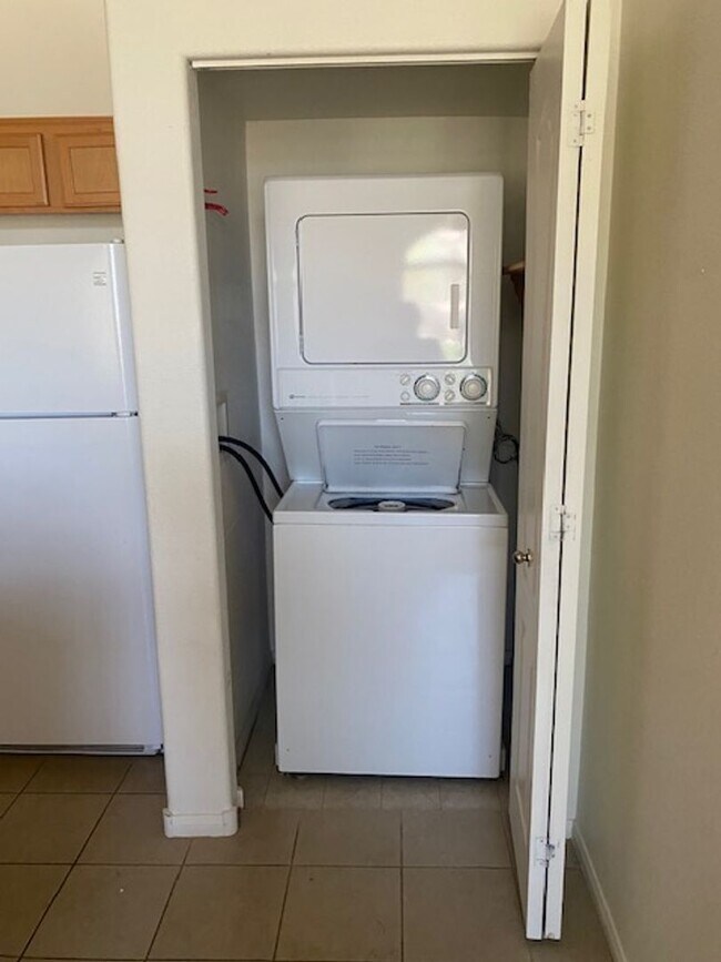 Building Photo - 700 Carnegie St