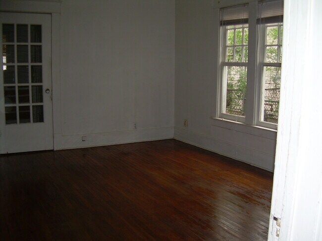 Building Photo - 5649 East Side Ave