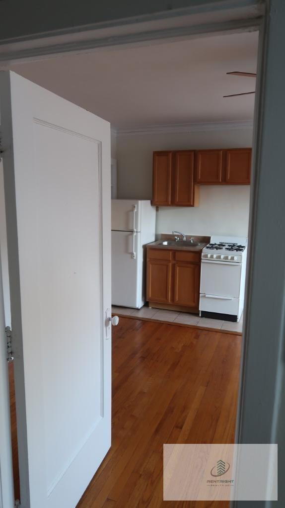 Building Photo - 1712 W Albion Ave