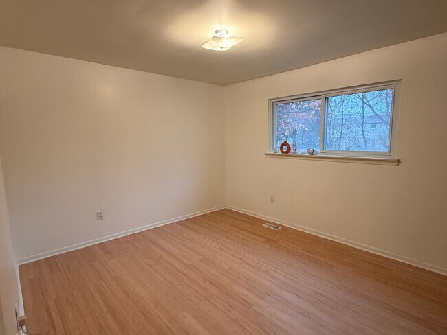 Building Photo - Amazing Troy Rental Available Now!