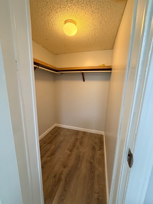 Building Photo - Rare Rockford rental available now!