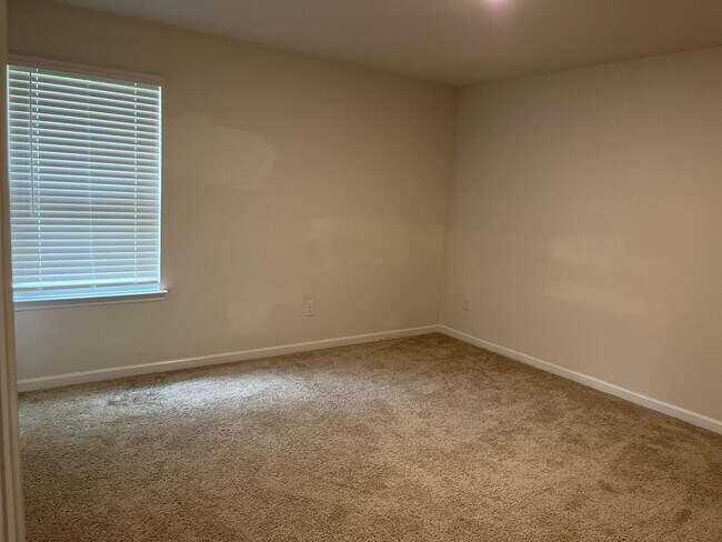 Building Photo - 118 Marathon Ln