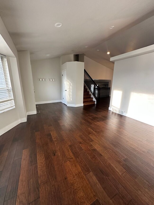 Building Photo - GET $500 OFF THE FIRST MONTHS RENT!!!