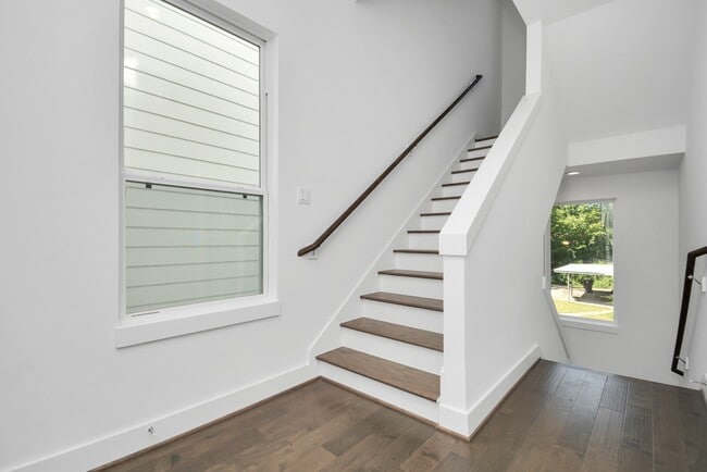 Building Photo - 420 Janisch Rd