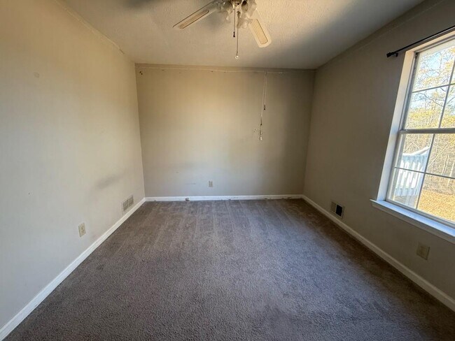 Building Photo - 3619 Bomar Rd