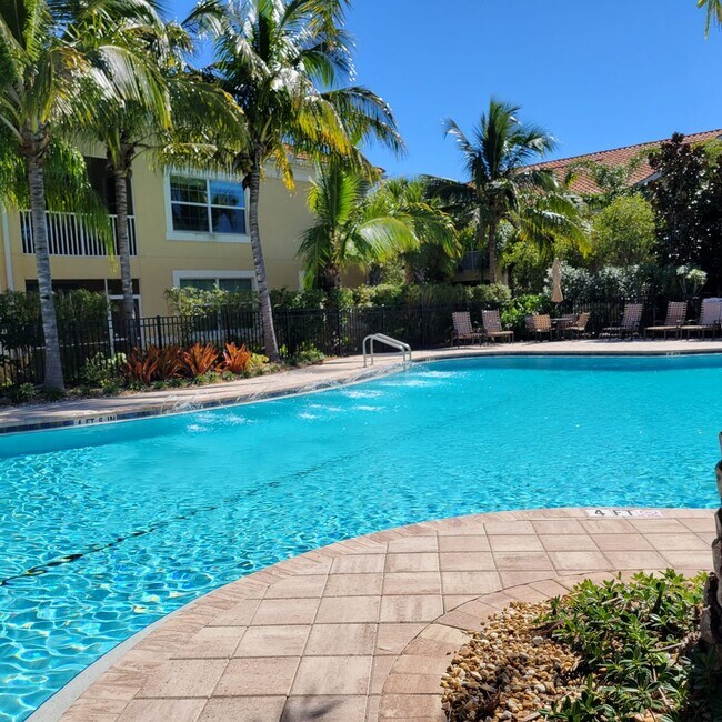 Building Photo - BACK ON THE MARKET-Seasonal/short term 3/2 updated condo in Osprey not far from the beach!